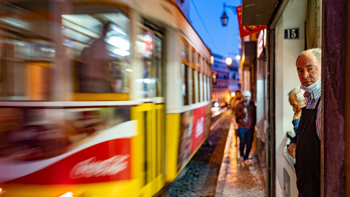 lisbon streets | Lisbon street art | street photography | fotografi famosi instagram | street photog